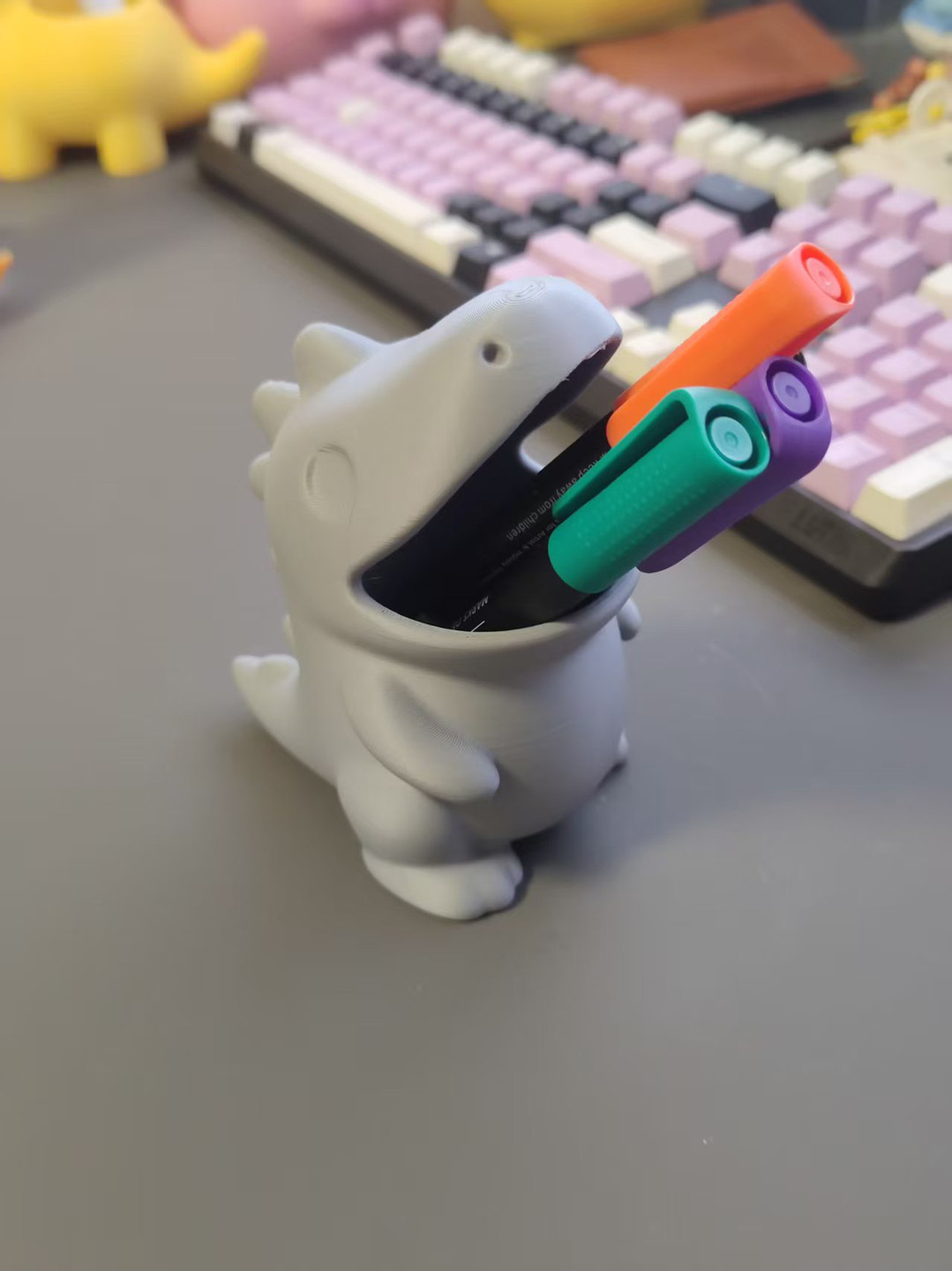 恐龙笔筒