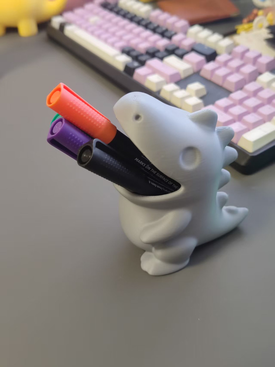 恐龙笔筒