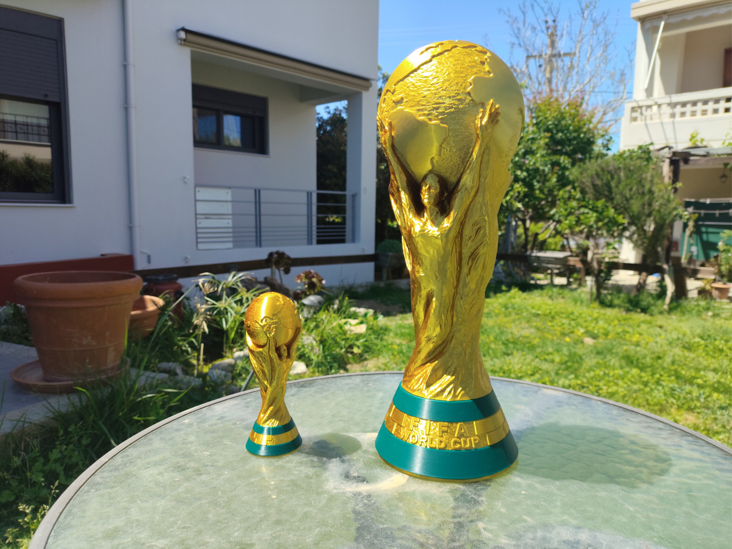 真人大小的FIFA世界杯奖杯 | 无接缝，无需AMS