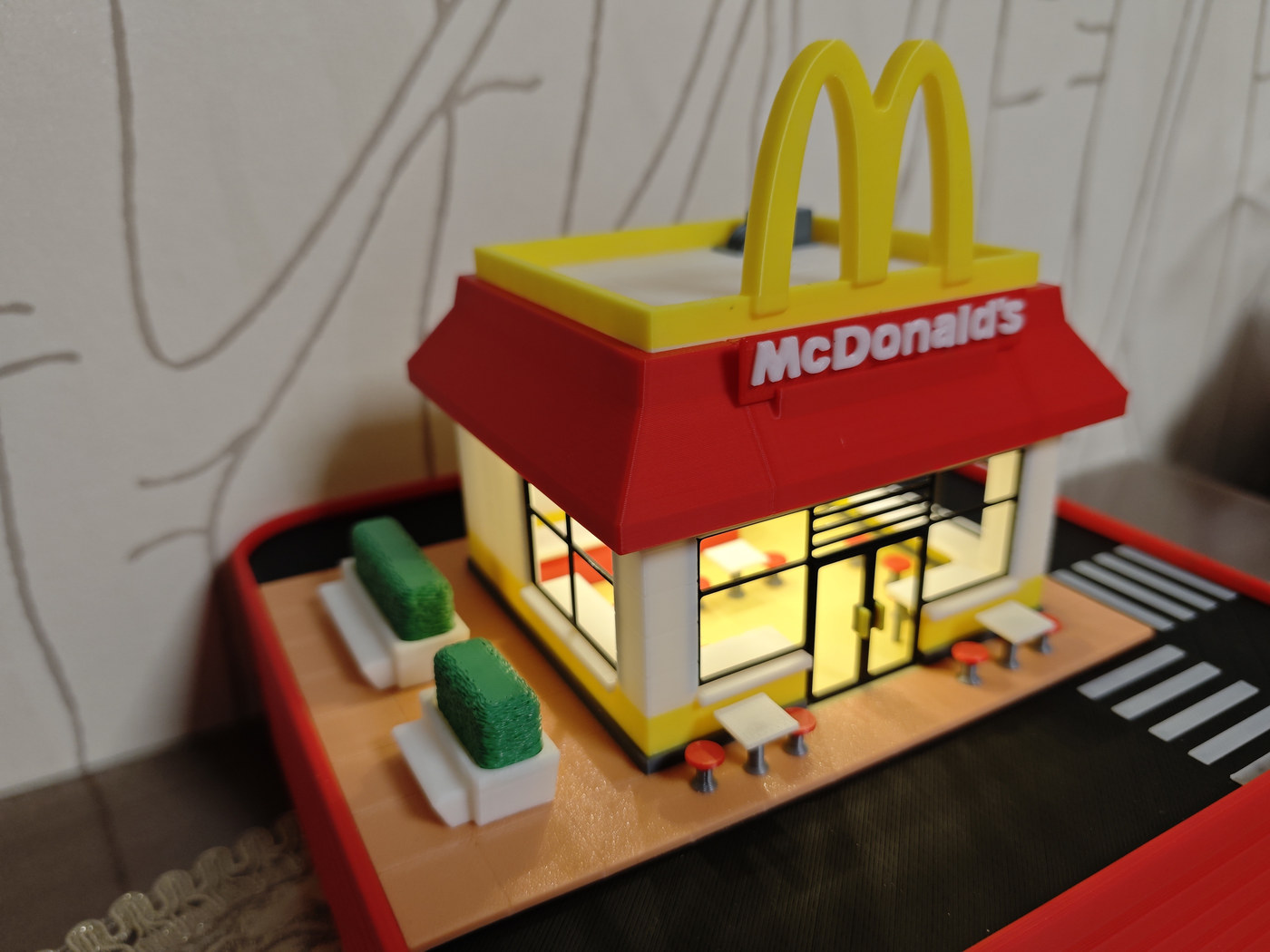 1/64微缩场景模型-麦当劳小店（氛围灯+收纳）