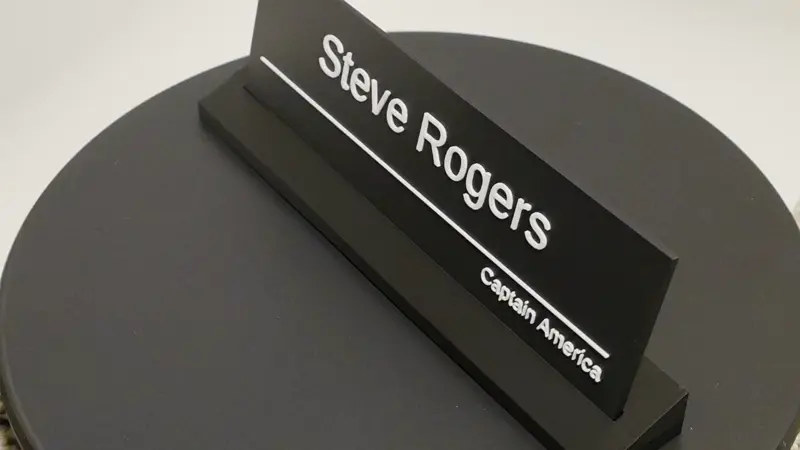 可定制桌面名牌 + 支架
